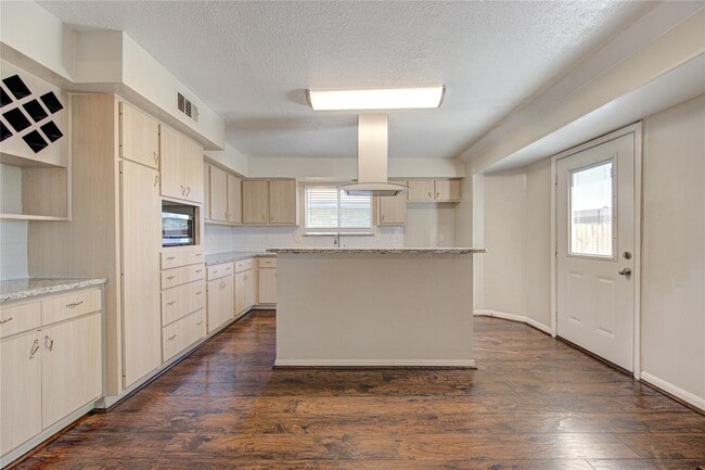 Building Photo - 24119 Silversmith Ln