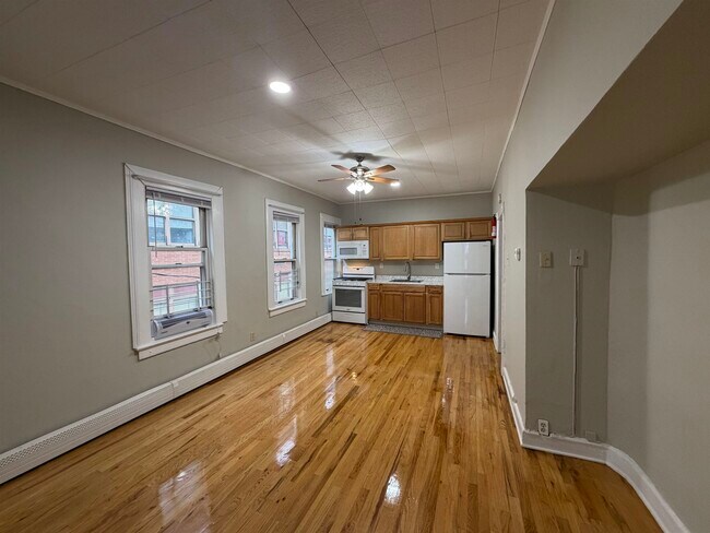 Building Photo - 212 Plainfield Ave