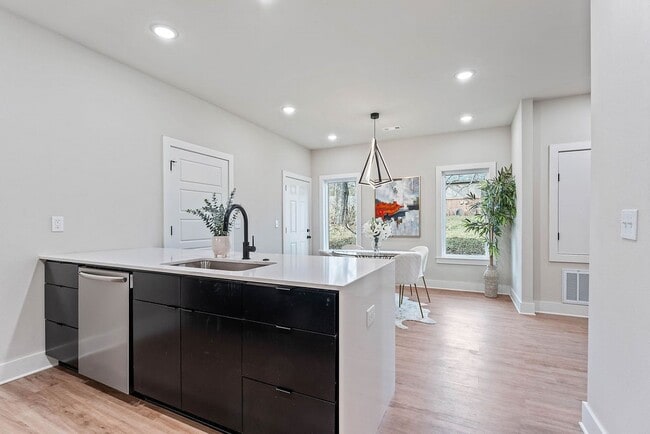 Building Photo - 491 S Happy Hollow Rd