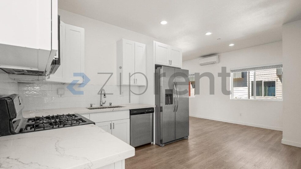 Building Photo - Unit C101