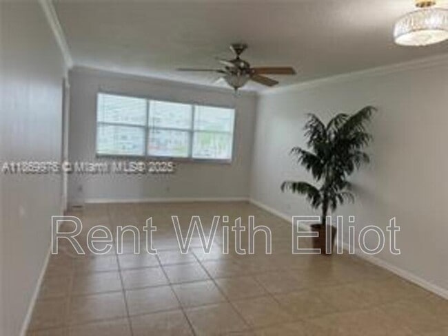 Building Photo - 2223 Park Ln