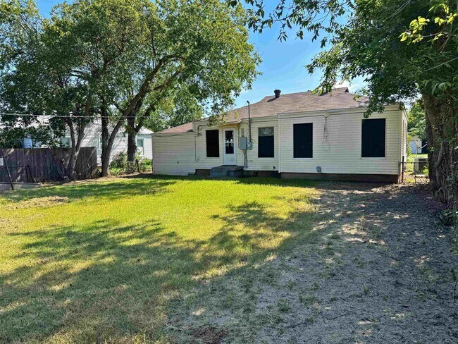 Building Photo - 3304 Sherwood Ln