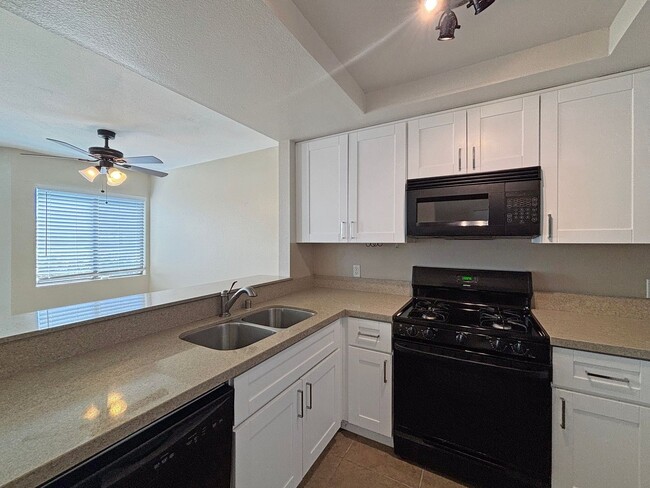 Building Photo - Upgraded 1B/1BA Condo in Spring Valley w/ ...