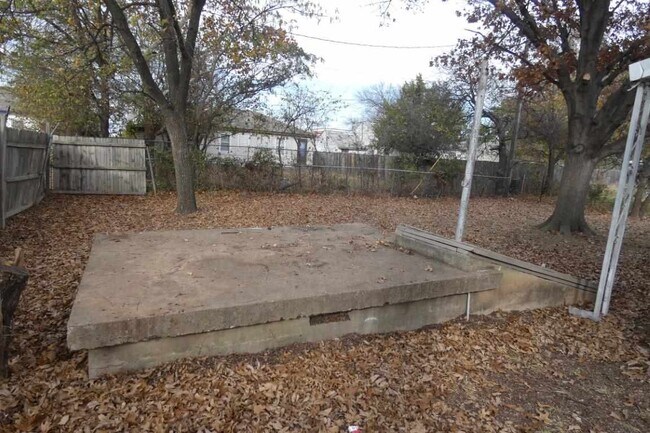 Building Photo - 2211 NW Crosby Ave