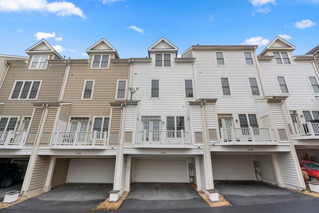 Building Photo - 3 Bed 2.5 Bath - Gaithersburg Townhouse - ...
