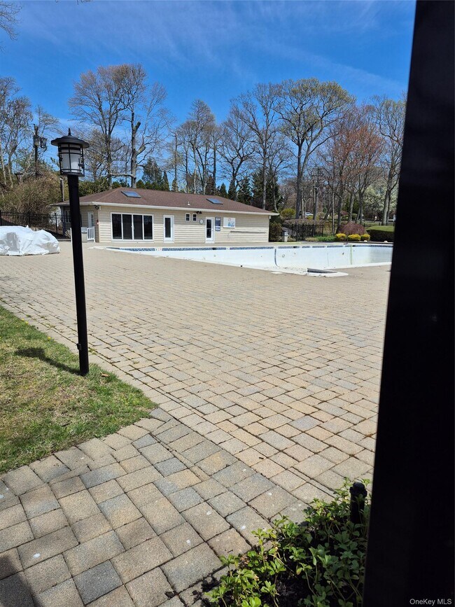 Building Photo - 44 Fox Hill Dr