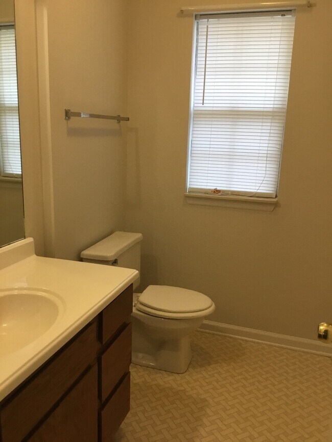 Building Photo - 3 Bedroom Home For Rent in Sango Area!