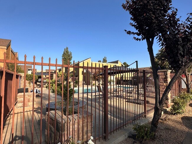 Building Photo - 7178 N Fruit Ave