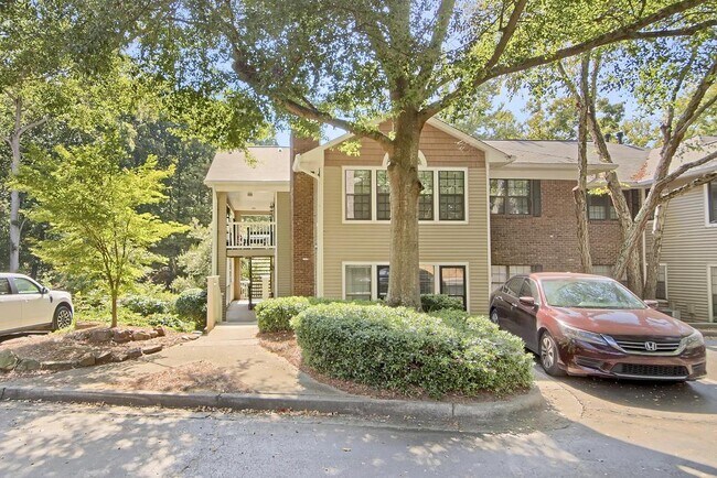 Building Photo - 501 Barrington Hills Dr