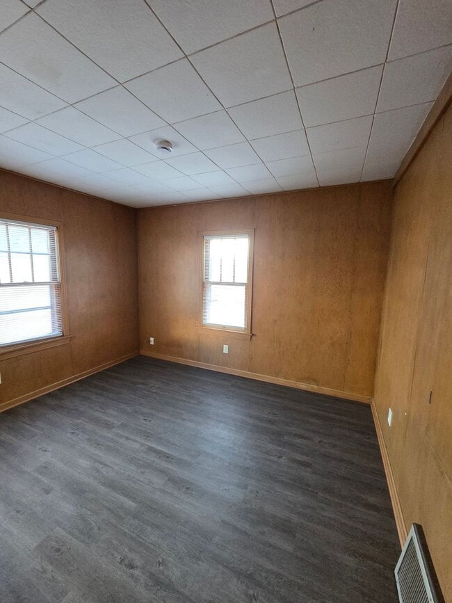 Building Photo - 720 W Dayton Ave