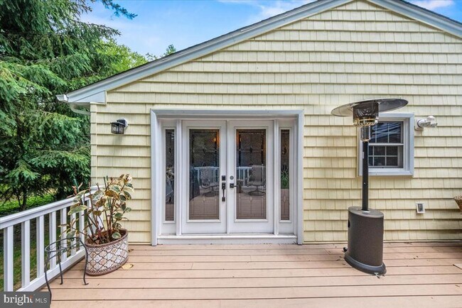 Building Photo - 40 Pine knoll Dr