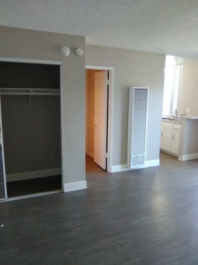 CLoset - Azul Apartments