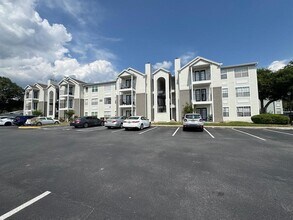 Building Photo - 2550 N Alafaya Trail