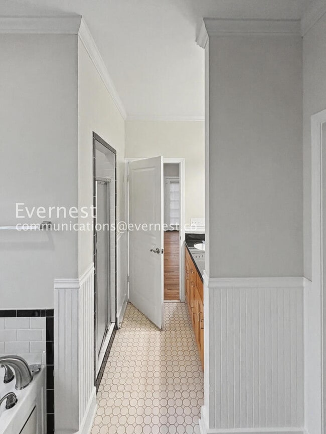 Building Photo - 3 Bed/2 Bath House/ Available Now!