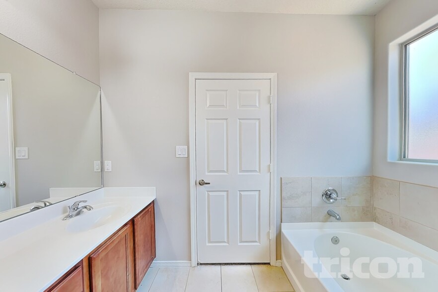 Building Photo - 2081 Camino Rincon