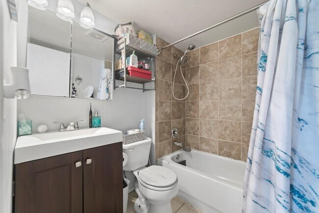 Building Photo - 113 Royal Pk Dr