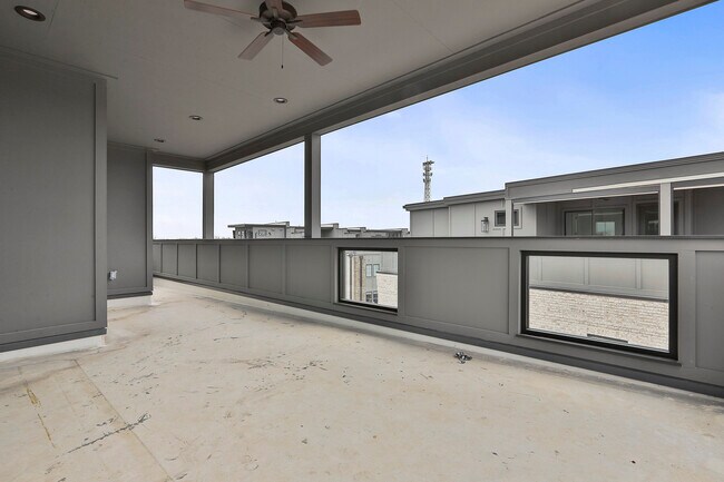 Building Photo - 10 Newnan Views Cir