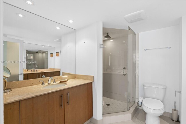 Building Photo - 10275 Collins Ave