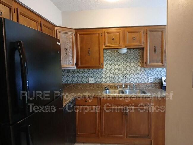 Building Photo - 5001 Middlecoff Cir