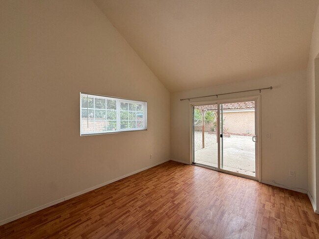 Building Photo - 1422 Eagle Ct