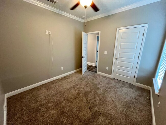 Building Photo - 3520 Spence Dr