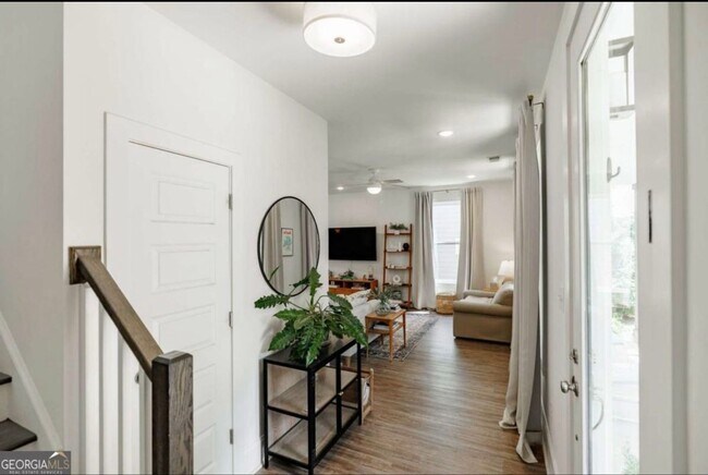 Building Photo - Modern Three Bedroom North Athens