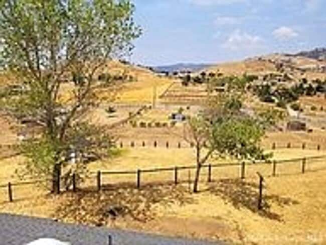 Building Photo - Beautiful 3/2 in Oak Knolls