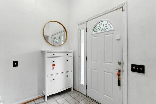 Building Photo - 3077 Silver Maple Dr