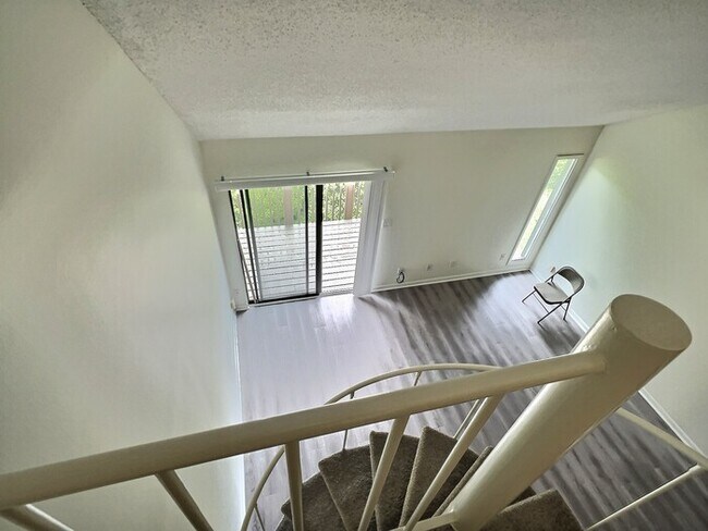 Building Photo - 3081 Huntleigh Dr