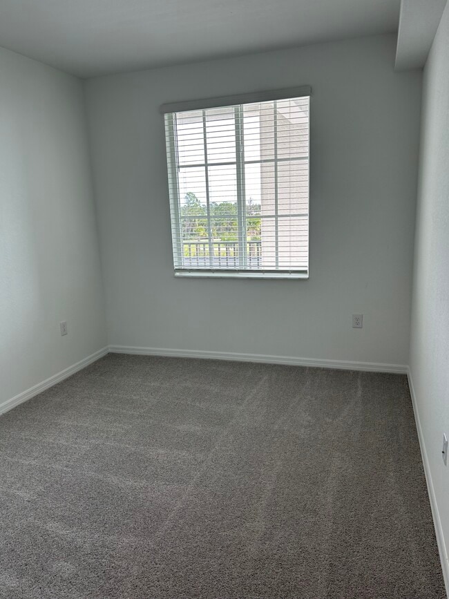 Building Photo - 12180 Wellen Golf St