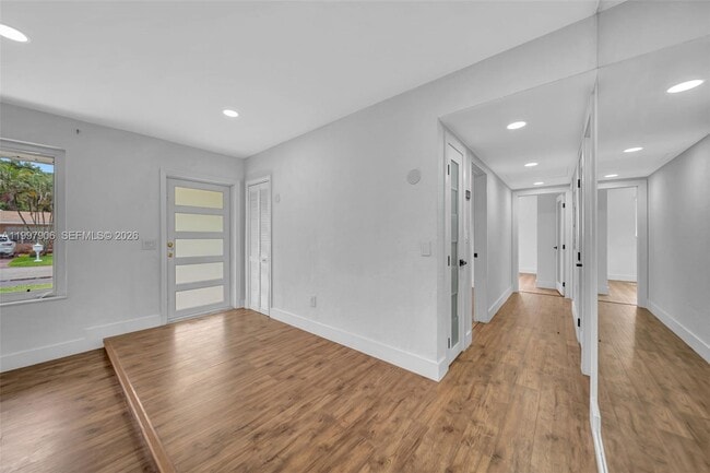 Building Photo - 15010 NE 7th Ave