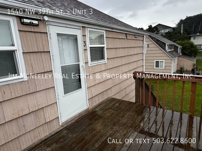 Building Photo - Well Maintained Upper Unit With Ocean View!