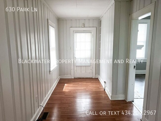 Building Photo - 630 Park Ln