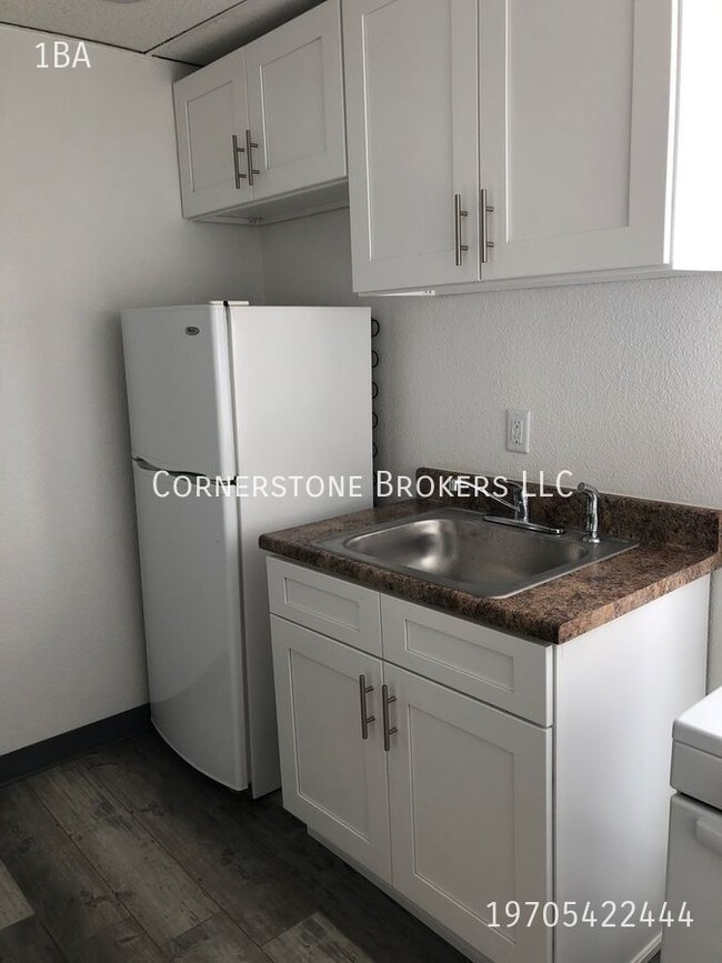 Building Photo - Affordable Studio Apartment in the Heart o...