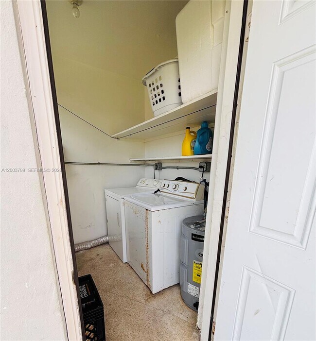 Building Photo - 1050 SW 2nd Ave