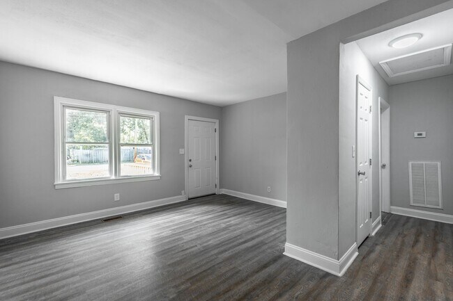 Building Photo - 5109-5111 Sunbeam Ave