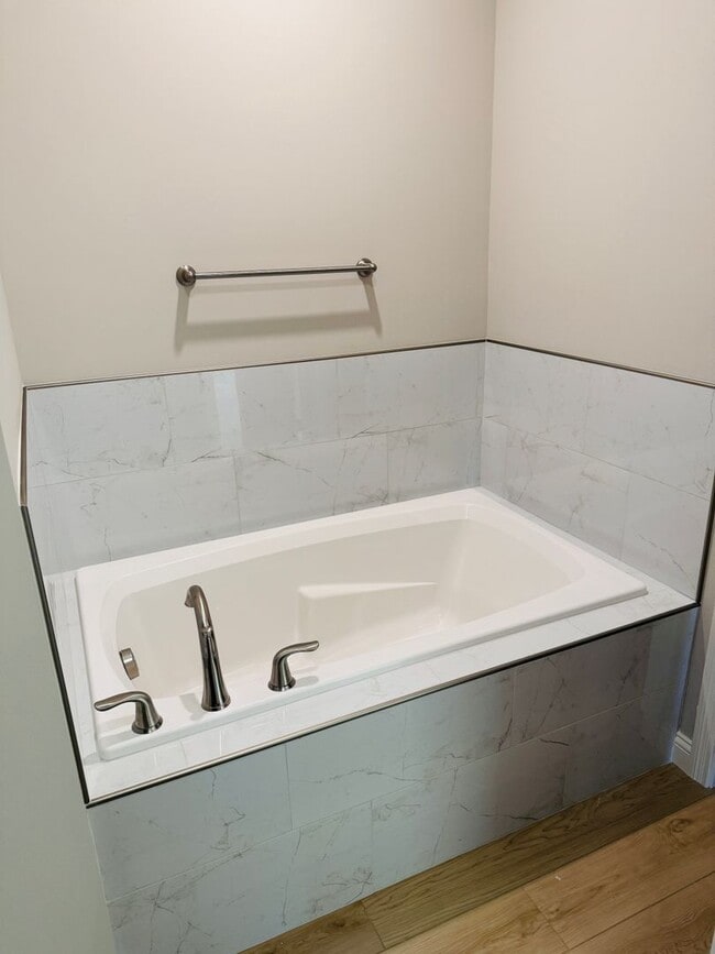 Building Photo - 1970 Petit Dr