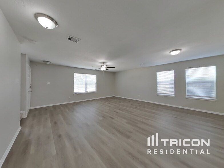 Building Photo - 6448 Mountain Pines Ln