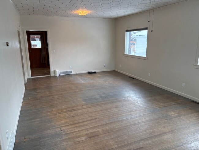 Building Photo - 2Bed 1Bath Whitefish Downtown Home