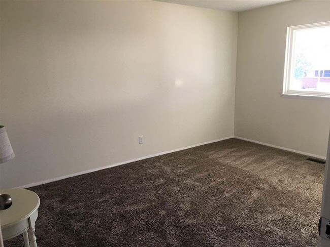 Building Photo - Beautifully Renovated - 3 Bedroom Home