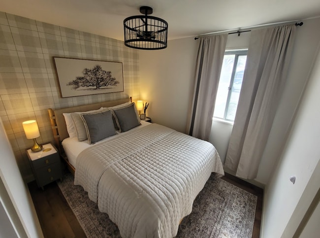 Building Photo - Fully Furnished 3BR | Renovated | All Utilities Included | Ideal for 30+ Day Stays