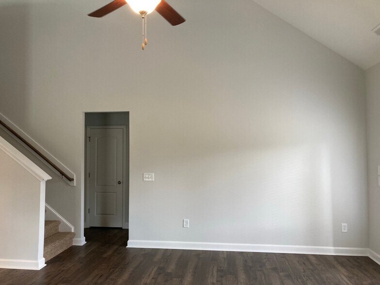 Building Photo - 1160 Camellia Dr