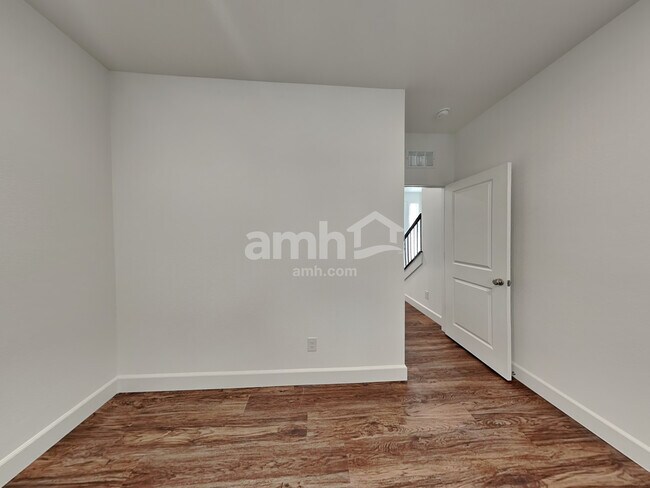 Building Photo - 10186 W Oleta Ave