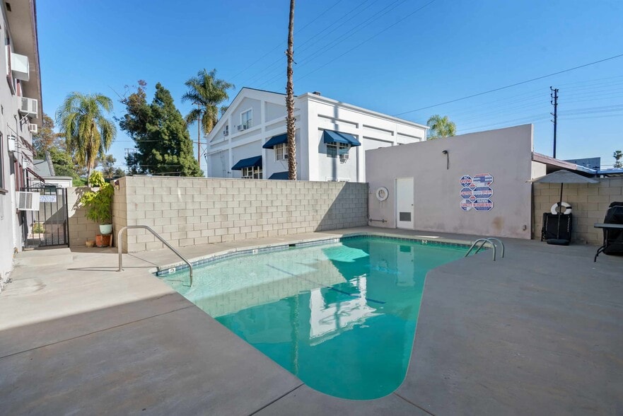 Building Photo - 4460 Ensign Ave.