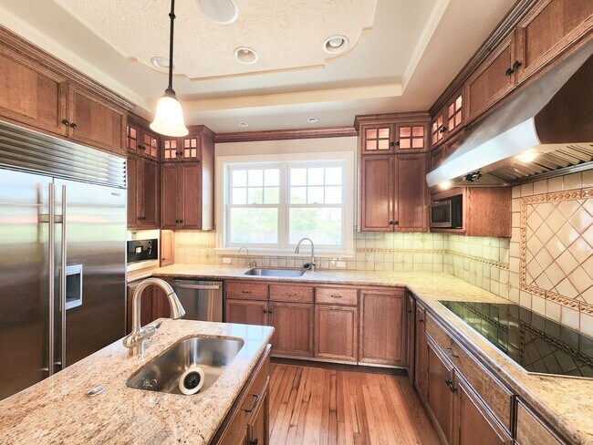 Building Photo - Elegant, spacious home in San Mateo