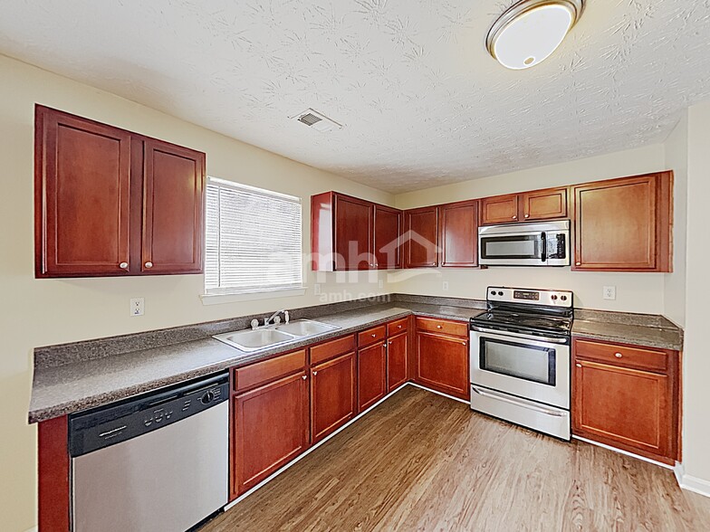 Building Photo - 221 Millstone Dr
