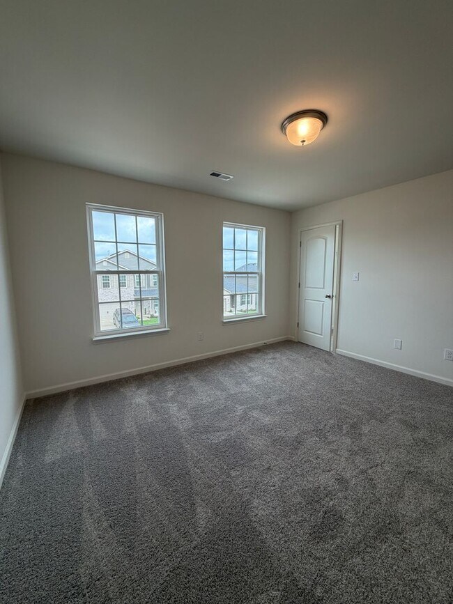 Building Photo - 836 Halford Pl