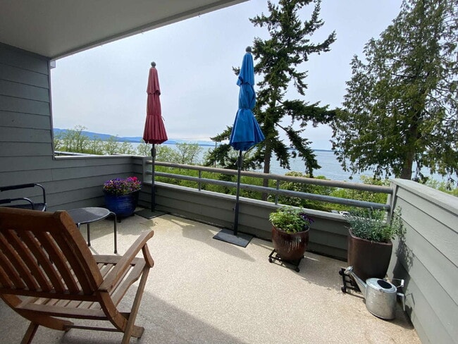 Building Photo - Breathtaking 2-Bed Condo Retreat with Spac...