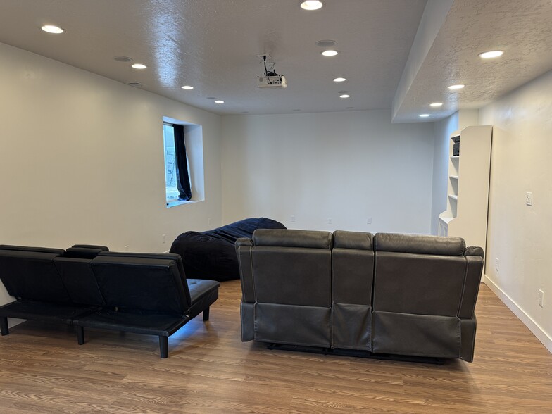 Building Photo - 1538 W 990 S