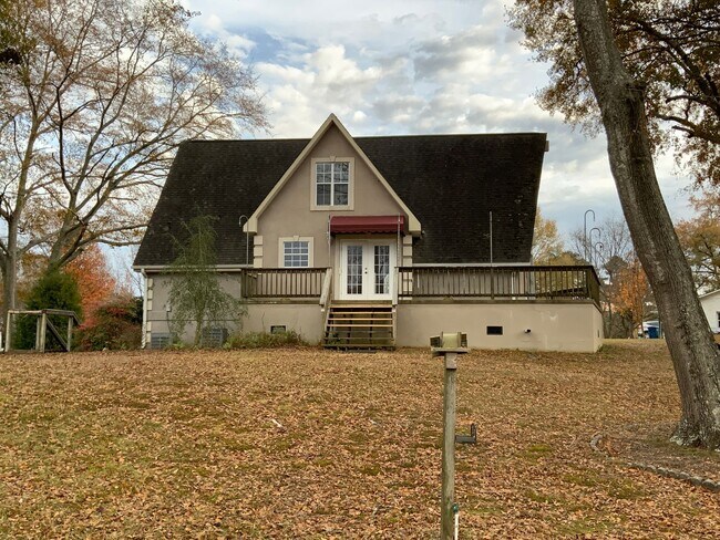 Building Photo - Coolant River Water Front 4 Bedrooms / 2 F...